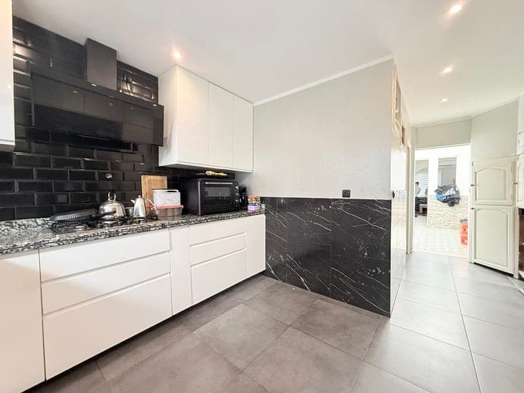 Leuke woning met 3 slk, oprit en tuin