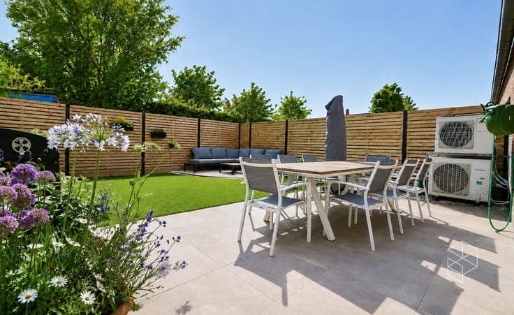 Recente (bj. 2024) royale woning met 3 grote SLPK en tui...