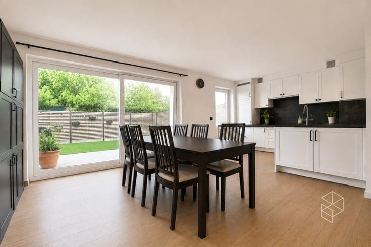 Recente (bj. 2024) royale woning met 3 grote SLPK en tui...
