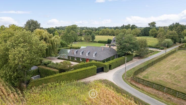 Exclusive square farmstead