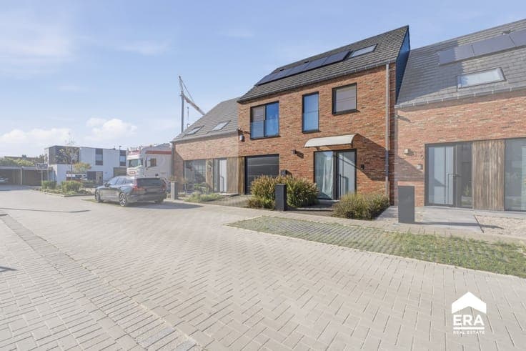 Modern BEN home in Roeselare with 5 bedrooms and garden