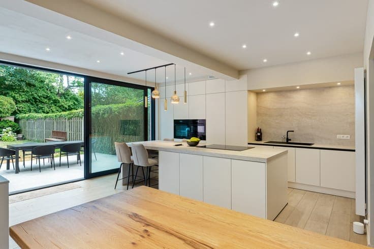 Instapklare woning met 4 slpkrs in hartje Edegem