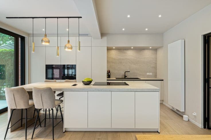 Instapklare woning met 4 slpkrs in hartje Edegem