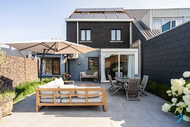 MOV-IN-READY CHARMING HOME IN AN IDYLLIC LOCATION