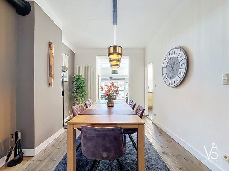 CHARMING RESIDENTIAL BUILDING WITH GARAGE AND WORKSHOP!