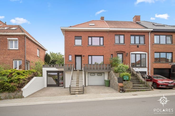 Fully renovated 3-front house in prime location