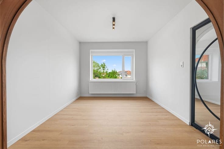 Fully renovated 3-front house in prime location