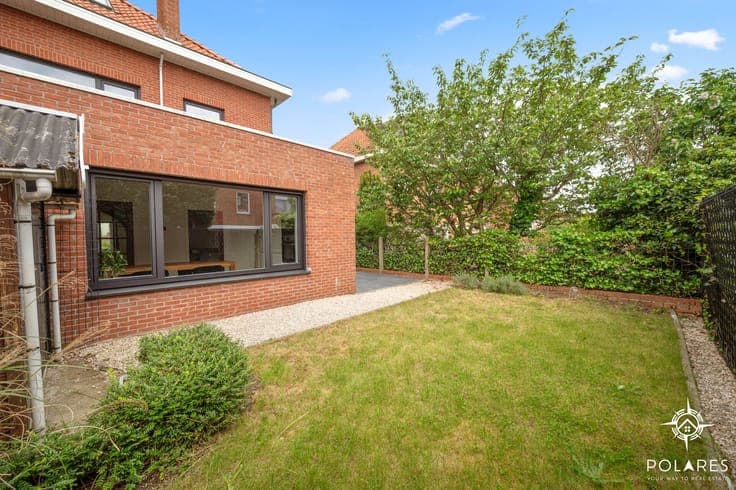 Fully renovated 3-front house in prime location