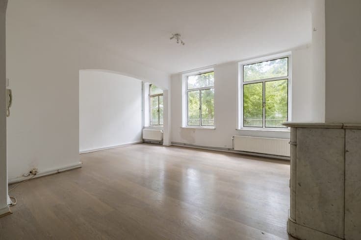 Historic manor house overlooking Leopold Park