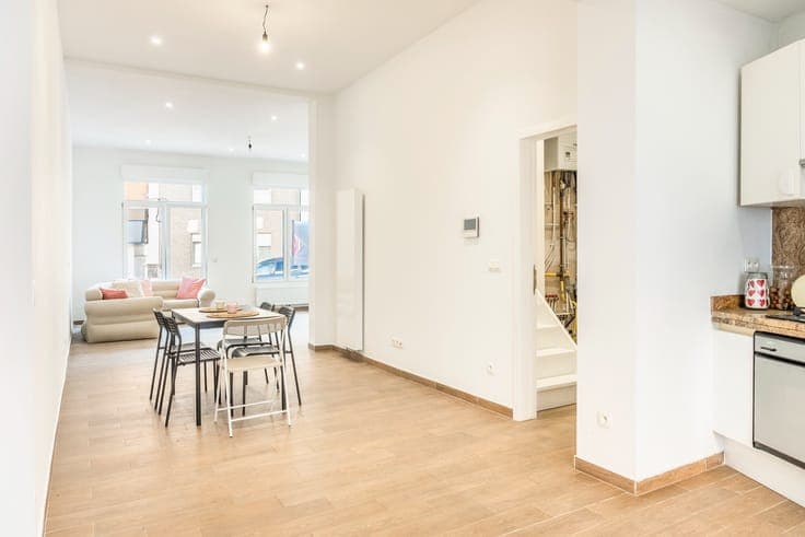 Instapklare gerenoveerde gezinswoning met 4 slaapkamers, ...