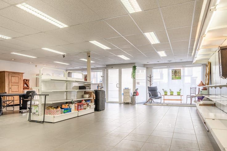 Handelspand met duplexappartement met 6 slaapkamers