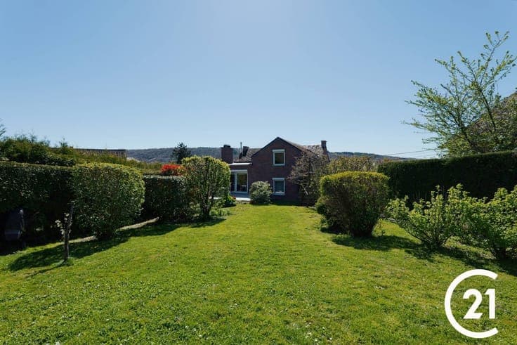 Vaste maison 4 chambres avec beau jardin