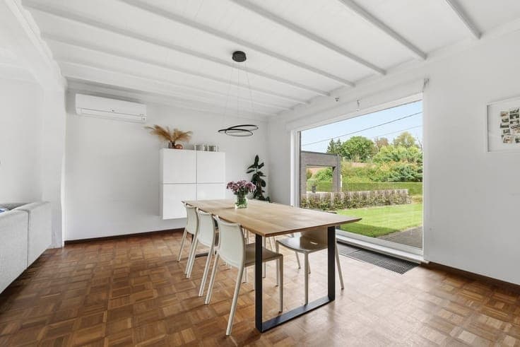 RUIME GEZINSWONING MET 6 SLAAPKAMERS, 2 BADKAMERS EN INPA...