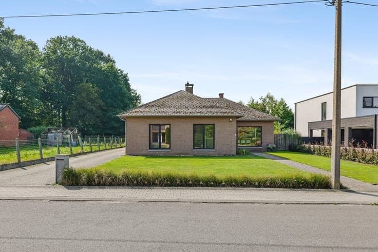 RUIME GEZINSWONING MET 6 SLAAPKAMERS, 2 BADKAMERS EN INPA...