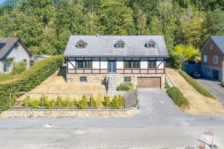 Beautiful villa in a sought-after residential area of Barvau