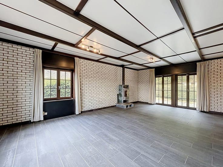 Beautiful villa in a sought-after residential area of Barvau