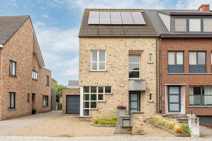 Hoogwaardig afgewerkte gezinswoning met 3 slpkmrs