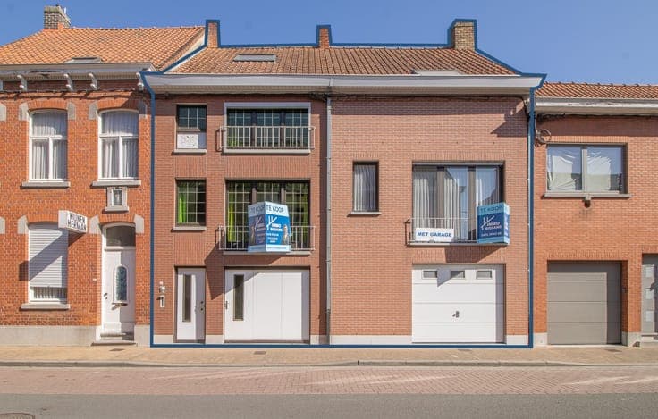 Een ruime gezinswoning (voorheen twee woningen) met 3 sla...