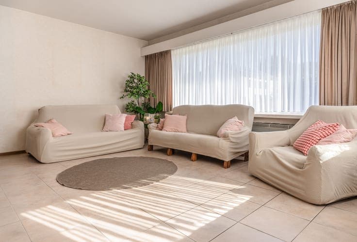 Te renoveren halfopen woning met diepe tuin