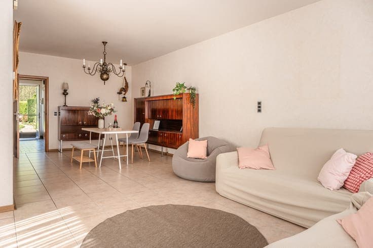 Te renoveren halfopen woning met diepe tuin