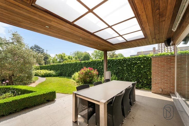 Exclusive property with a beautiful garden in Wielsbeke