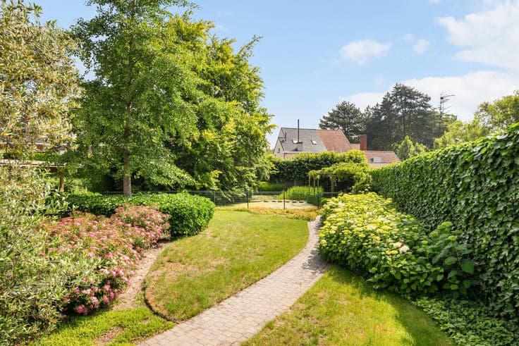 Exclusive property with a beautiful garden in Wielsbeke