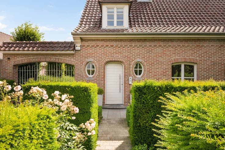 Exclusive property with a beautiful garden in Wielsbeke