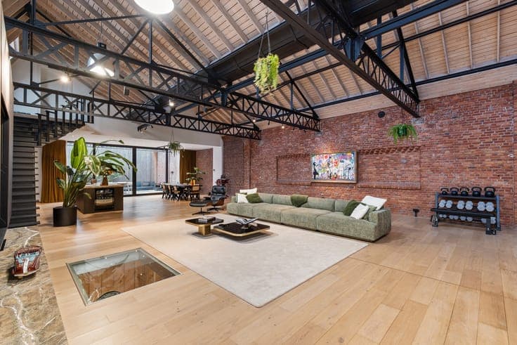 Uniek Loftgebouw met loods op 635 m² – Volledig Gerenovee...