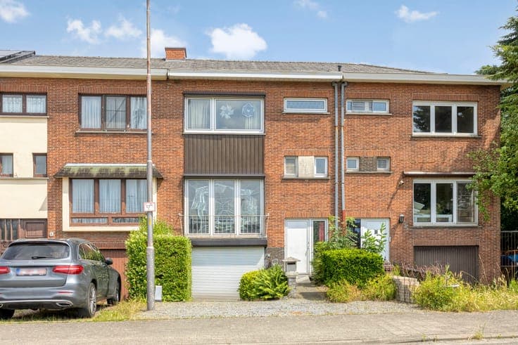 House to renovate, garage and garden, 155 m², in Sint-K-W!