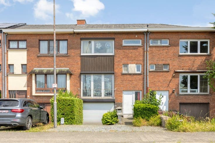House to renovate, garage and garden, 155 m², in Sint-K-W!