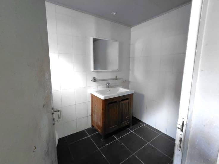 Te renoveren woning met 2 slaapkamers, keuken, badkamer e...
