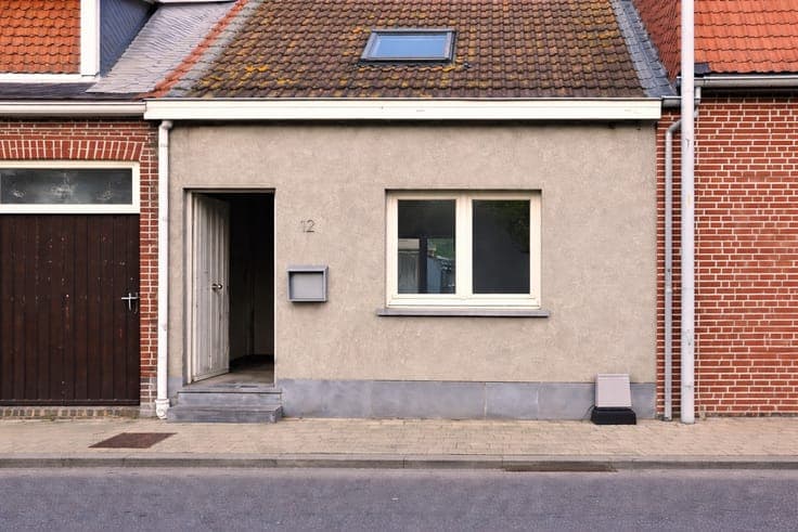Te renoveren woning met 2 slaapkamers, keuken, badkamer e...