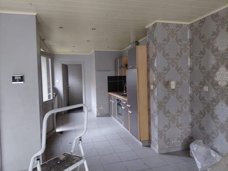 Te renoveren woning met 2 slaapkamers, keuken, badkamer e...