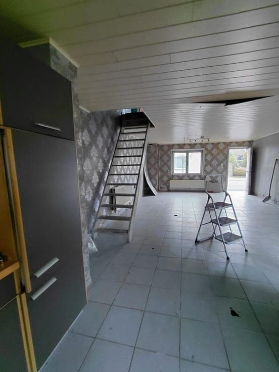 Te renoveren woning met 2 slaapkamers, keuken, badkamer e...