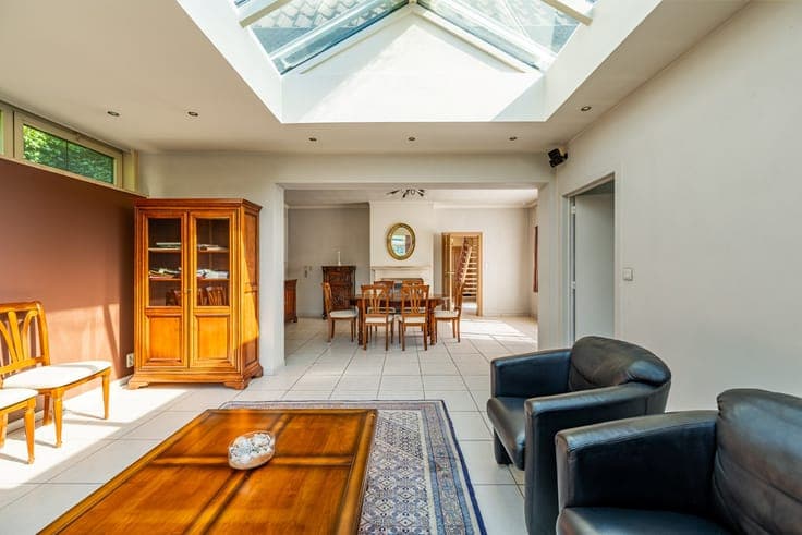 Open house with south-facing garden, 3 bedrooms, and garage
