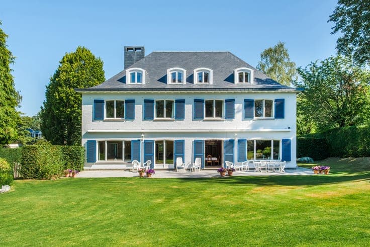 Magnificent villa nestled in lush greenery in the Golf