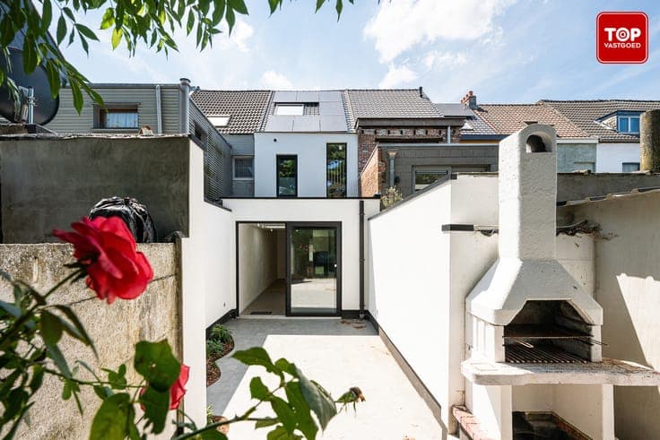 Totaal gerenoveerde woning (EPC A+) met 3 slaapkamers en tui