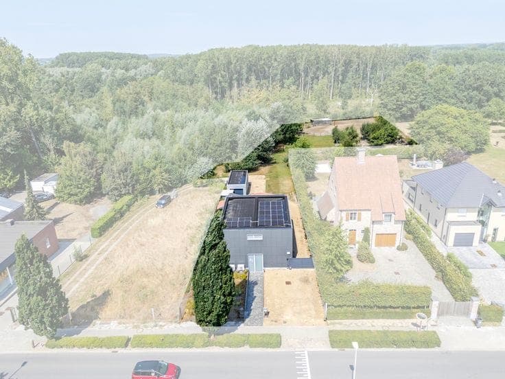 Industrial-style villa on 5,275 m² in Sint-Lievens-Houtem