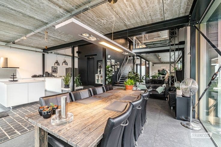 Industrial-style villa on 5,275 m² in Sint-Lievens-Houtem