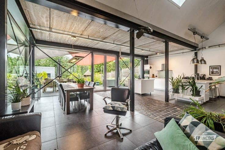 Industrial-style villa on 5,275 m² in Sint-Lievens-Houtem
