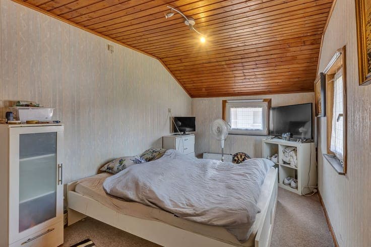 House in need of renovation in a convenient location in Mere