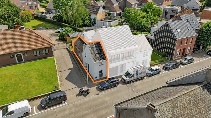 House in need of renovation in a convenient location in Mere