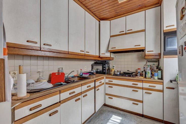 House in need of renovation in a convenient location in Mere