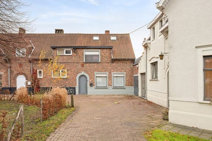 Ready-to-move-in semi-detached house with 5 bedrooms, sunny