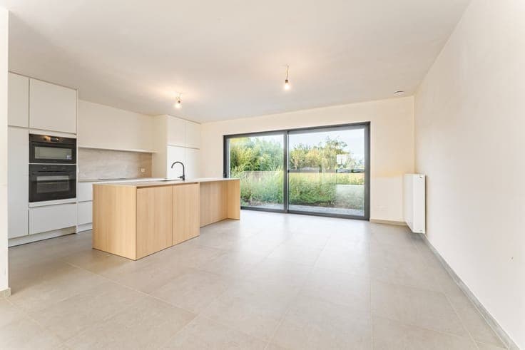 2 halfopen kwalitatief afgewerkte nieuwbouwwoningen met 3...