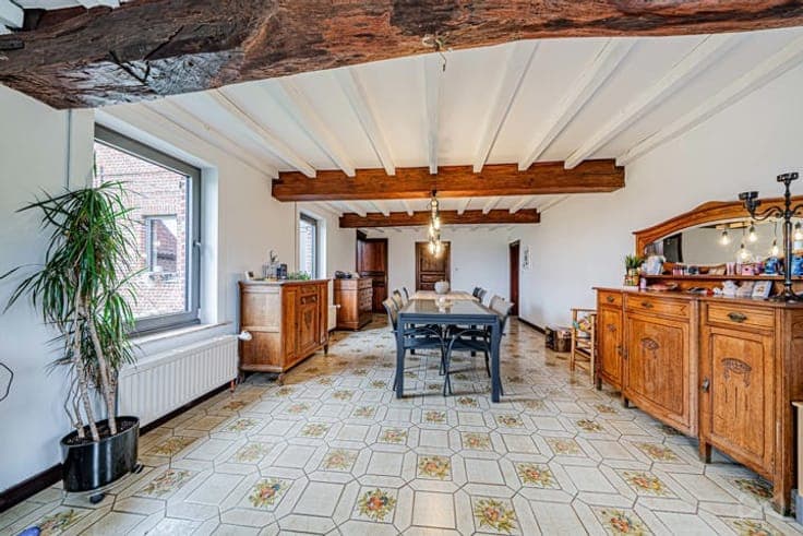 Vast farmhouse of 311 m2 on 18 ares with multiple possibilit