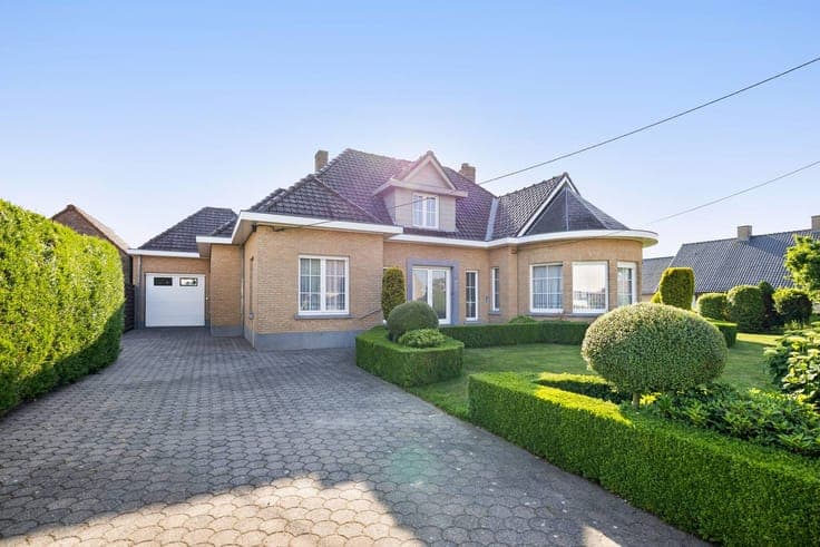 Charming villa in Moorslede