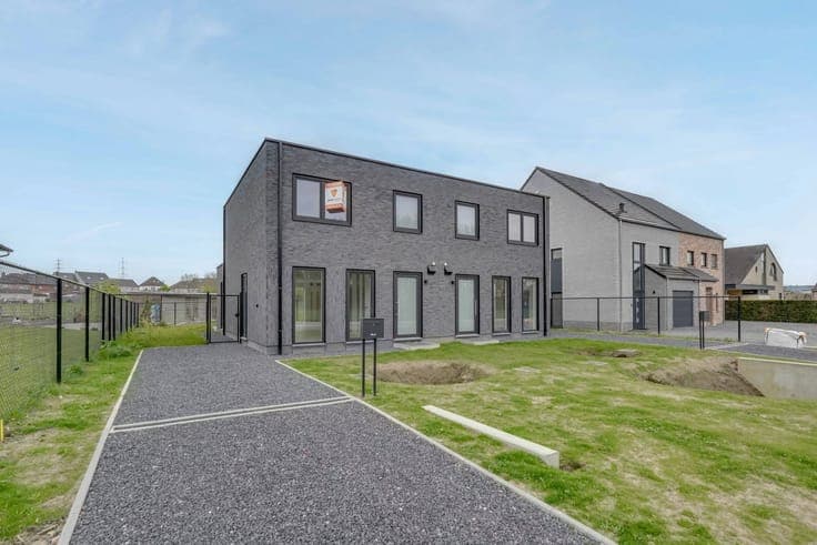 Sale - House Bilzen-Hoeselt - 368,000 €