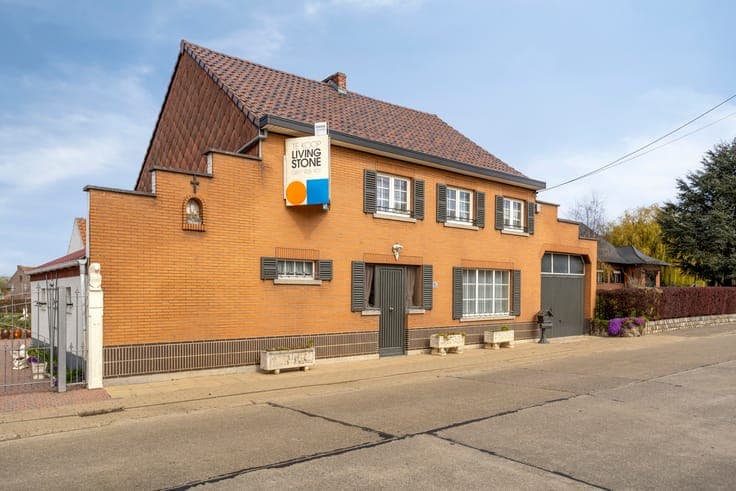 Country house with outbuildings on 16a in Waanrode