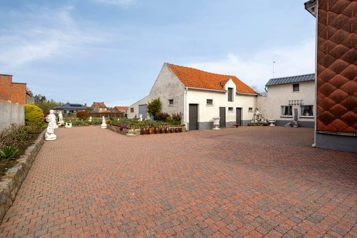 Country house with outbuildings on 16a in Waanrode